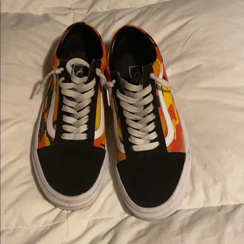 Orange Camo Cans men’s size 6.5, women’s 8.